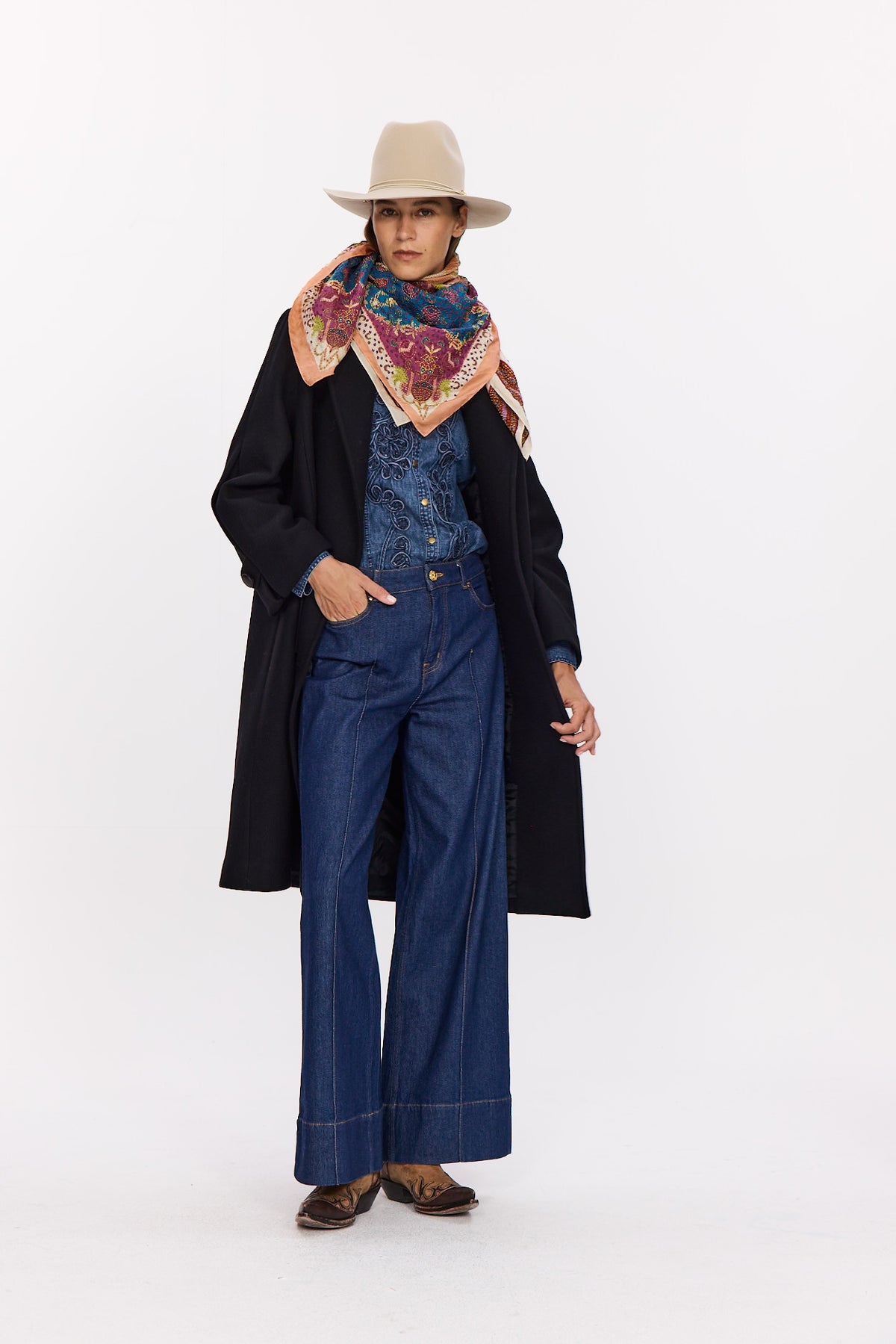 713 . NATY LONG COAT