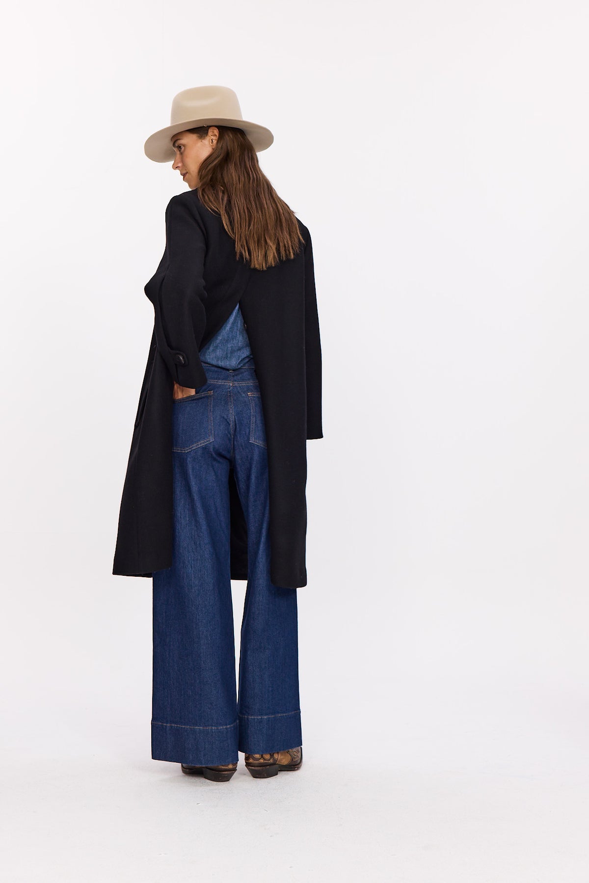 713 . NATY LONG COAT