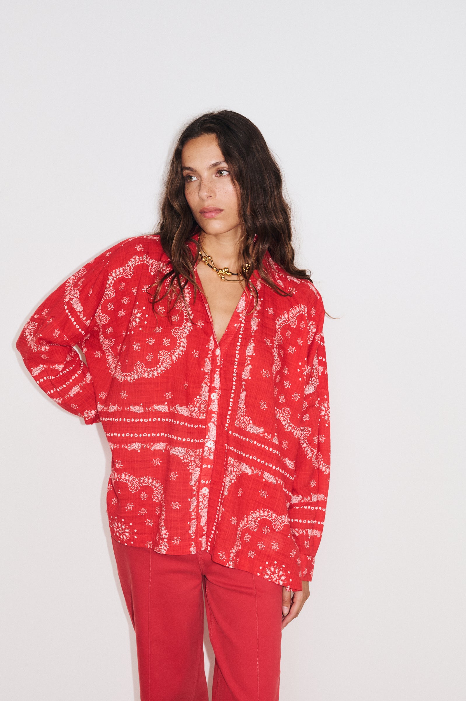 Vue face de la chemise format XXL à manches longues esprit bandana