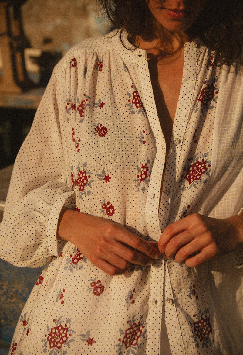 Détail manches de la robe chemise Sunny Stella Forest : manches ample et effet structuré 