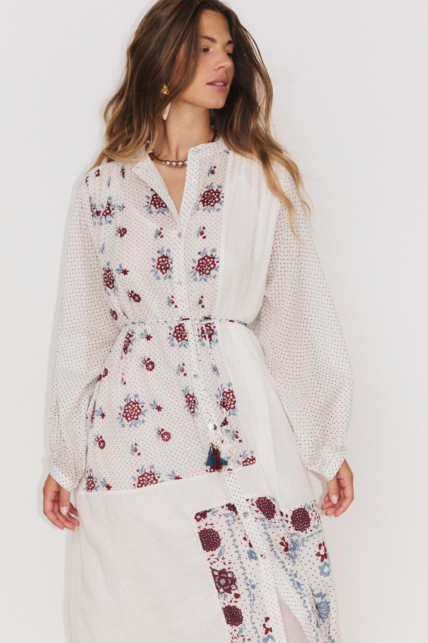 Détail taille ceinturée et modulable de la  robe chemise Stella Forest 
