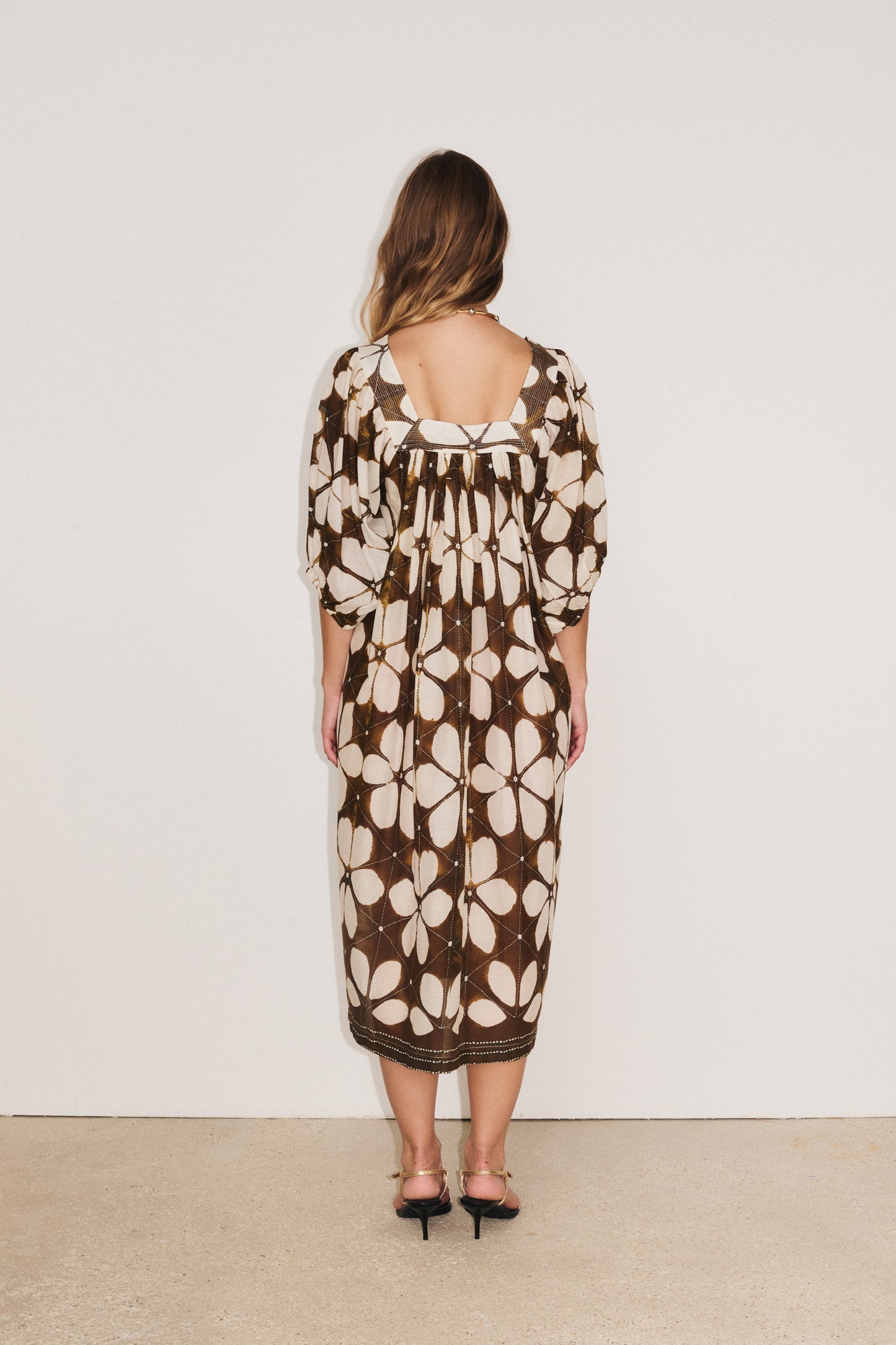 Robe Lotus indigo Stella Forest vue dos, coupe fluide et naturelle