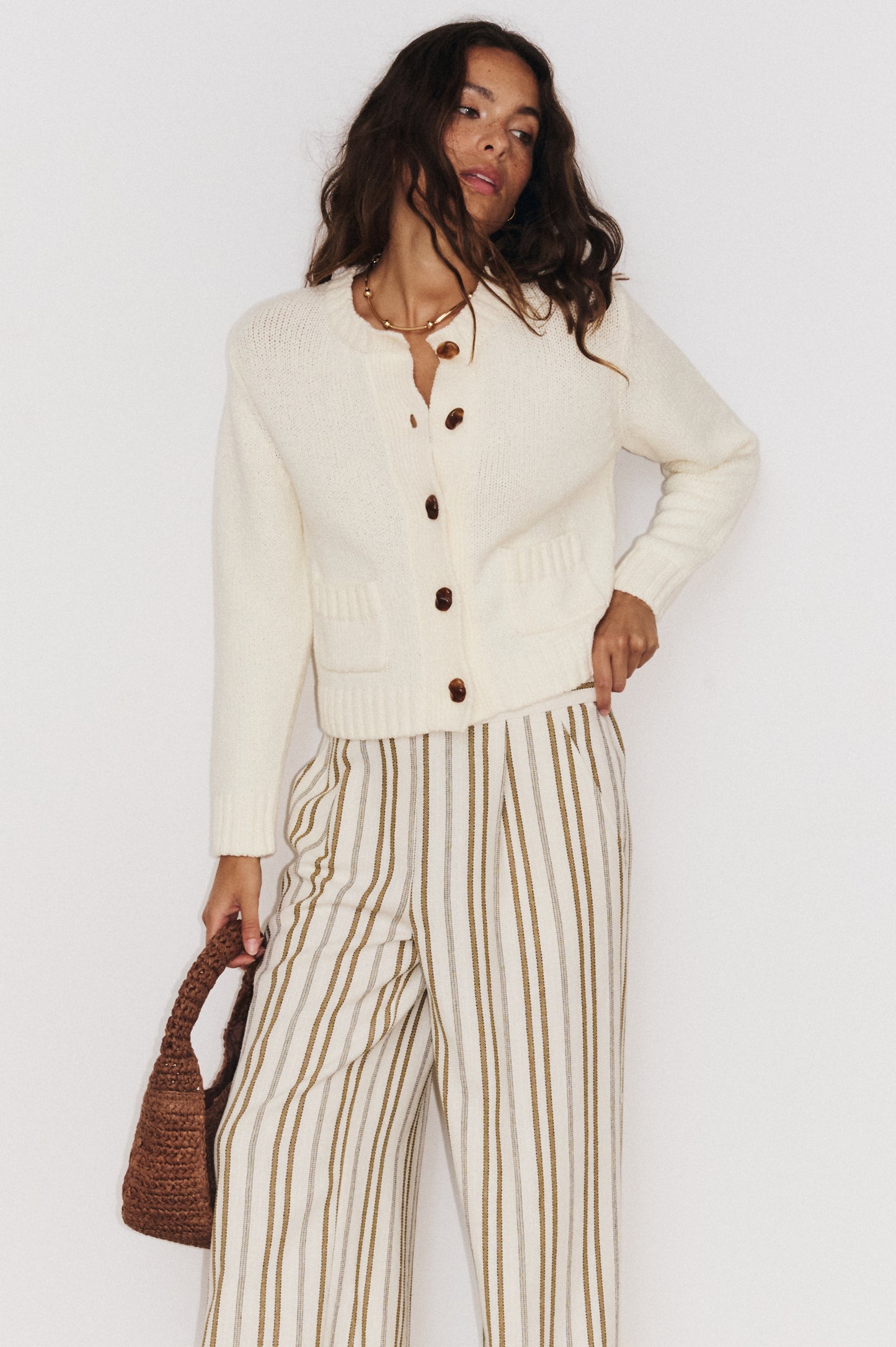 Total look Stella Forest : gilet Aza porté avec le pantalon Panama.