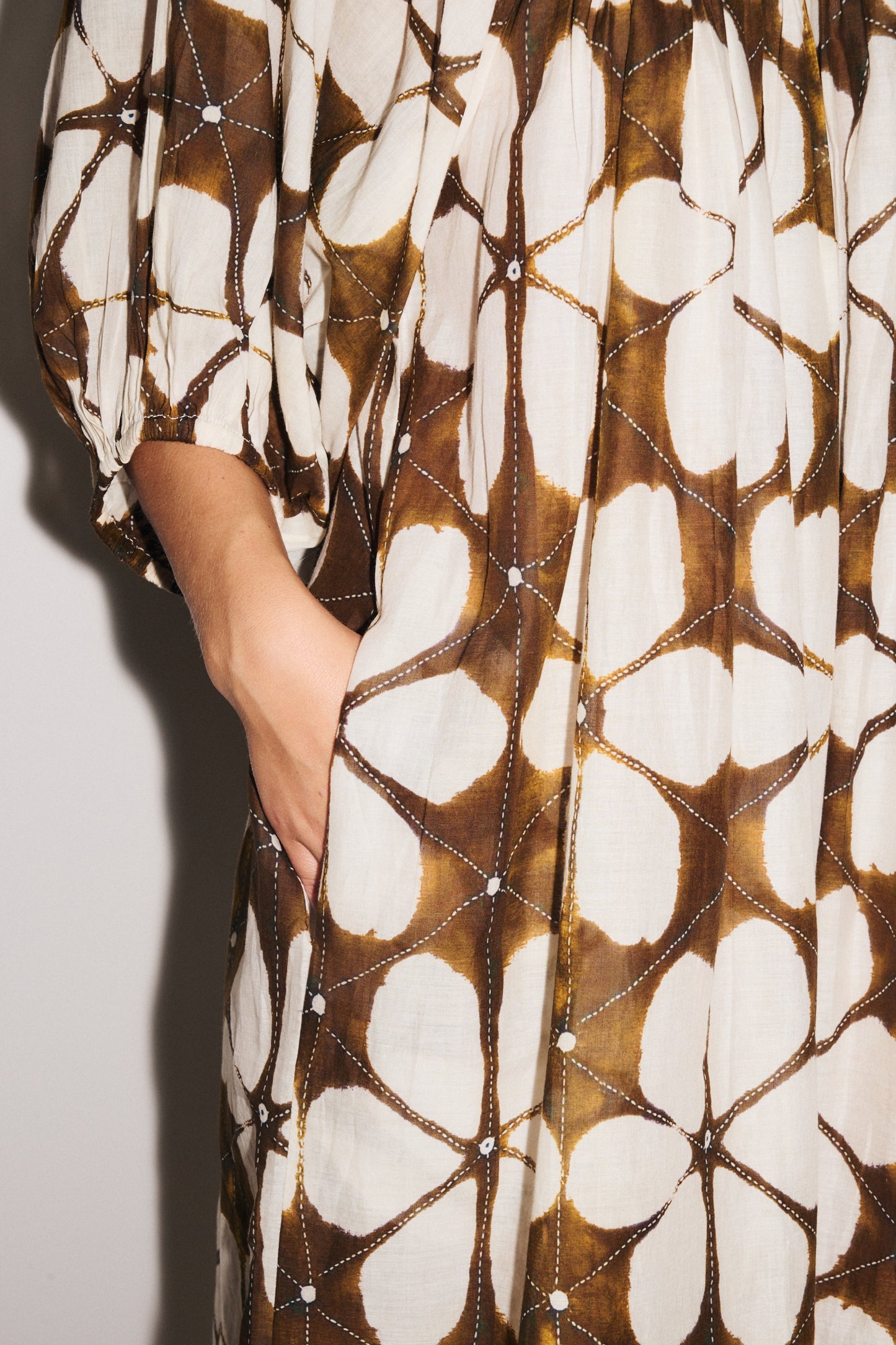 Manches bouffantes robe Lotus marron Stella Forest longueur coude