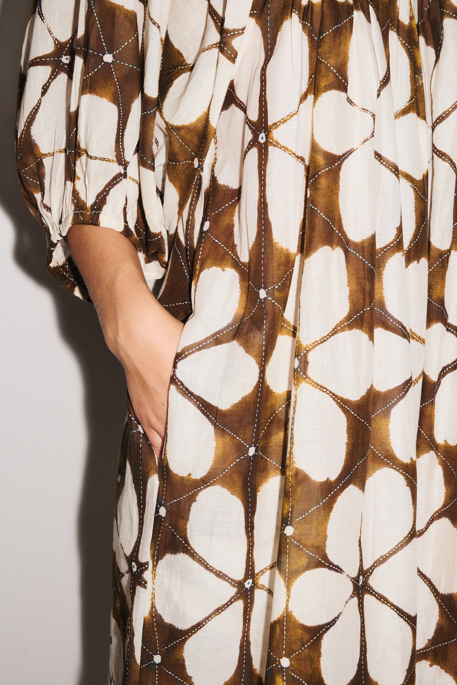 Manches bouffantes robe Lotus marron Stella Forest longueur coude