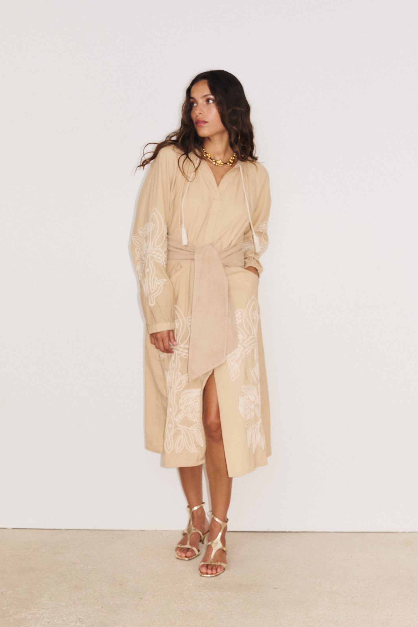 Robe Alma Stella Forest portée, style bohème chic et fluide
