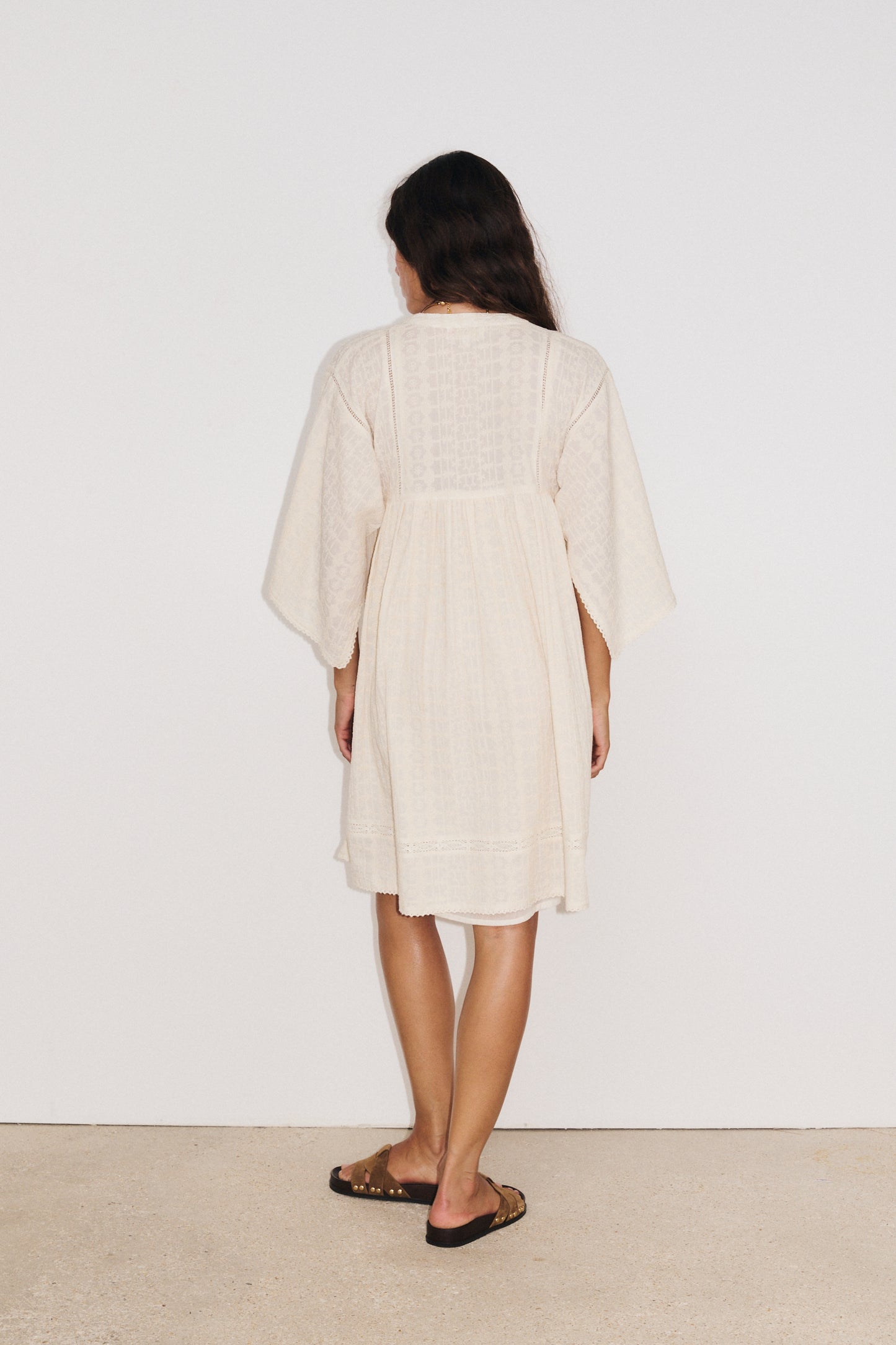 Robe Éloïse Stella Forest vue dos, coupe courte et tombé léger