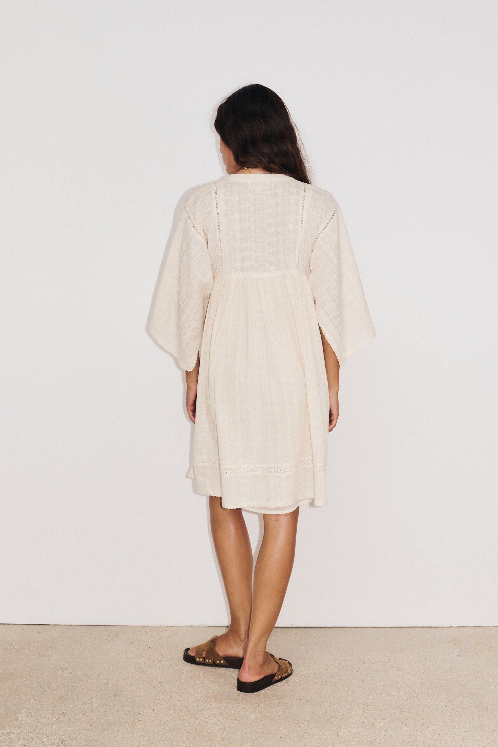 Robe Éloïse Stella Forest vue dos, coupe courte et tombé léger