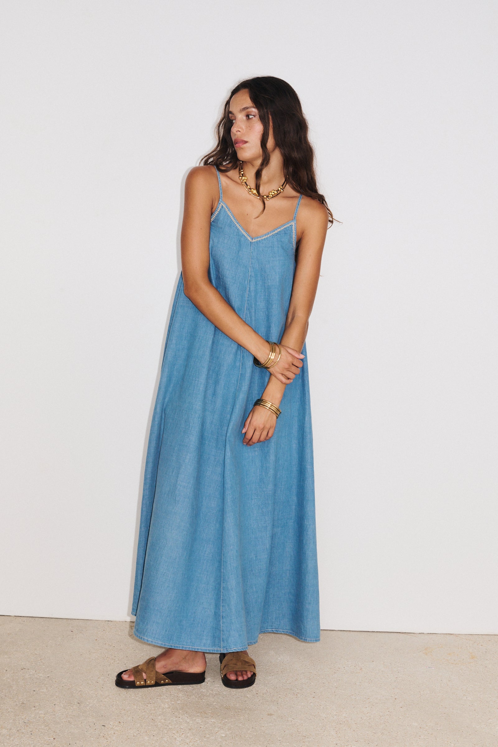 Robe longue Stella Forest portée dans un esprit bohème chic