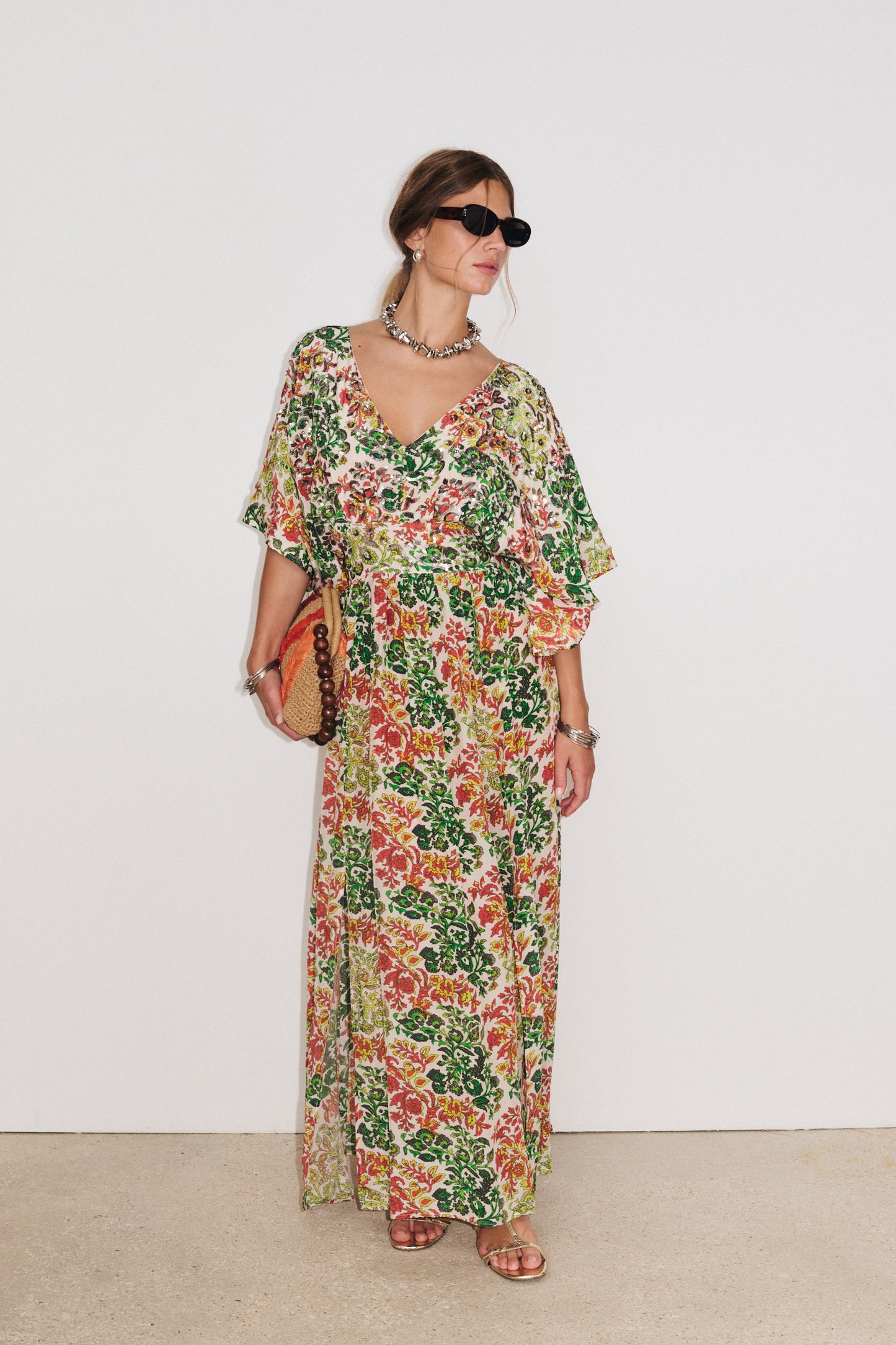 Robe Mira Stella Forest portée, silhouette longue élégante et lumineuse