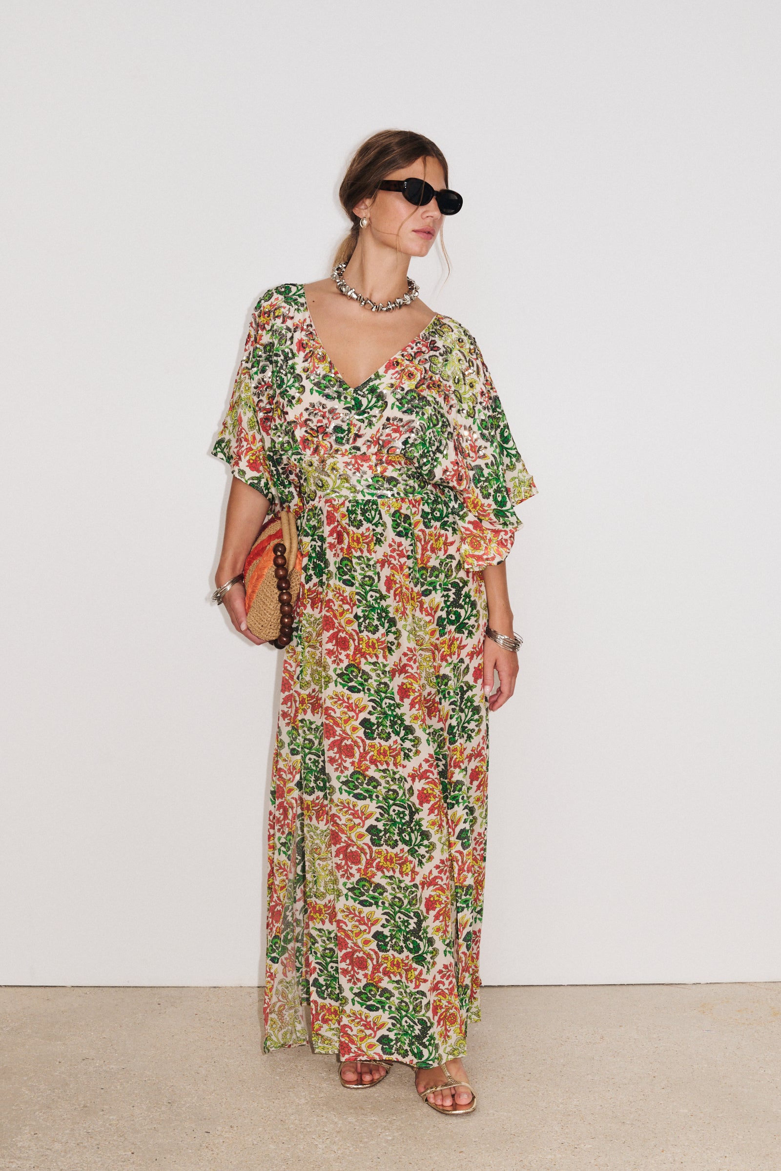 Robe Mira Stella Forest portée, silhouette longue élégante et lumineuse