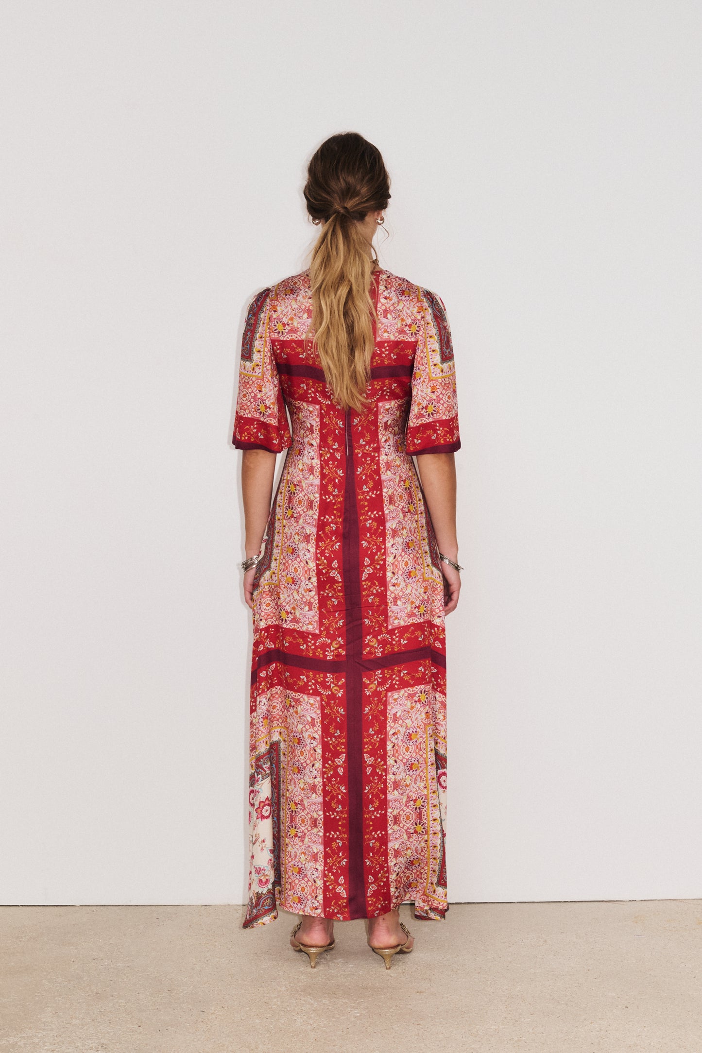 Robe Romance Stella Forest dos, silhouette longue et féminine
