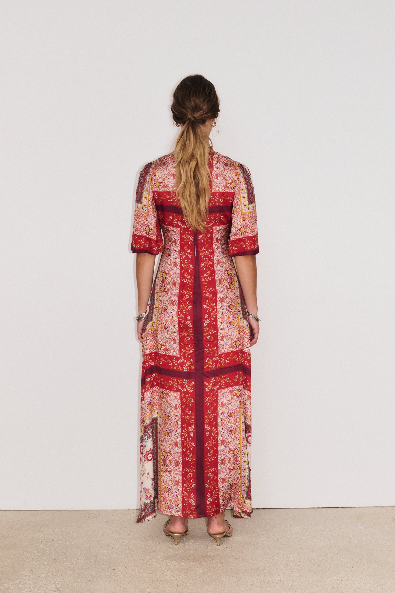 Robe Romance Stella Forest dos, silhouette longue et féminine