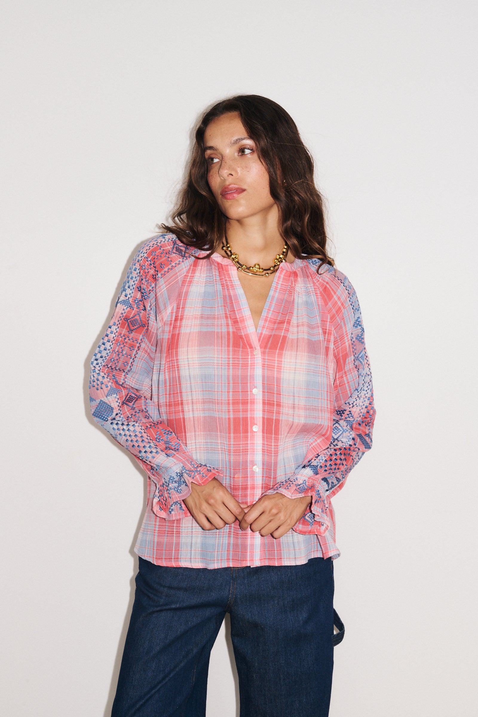 Détail du tissu en coton de la chemise Sienna framboise 