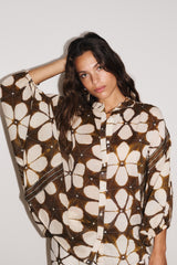 Zoom sur les manches chauve-souris avec poignets élastiques de la blouse pour femme Lotus marron Stella Forest
